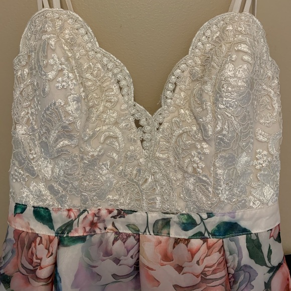 Floral maxi/ formal dress. - Picture 2 of 4